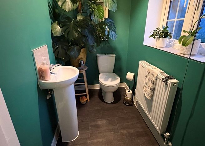 4 Crouch Hill Close , Sherborne 